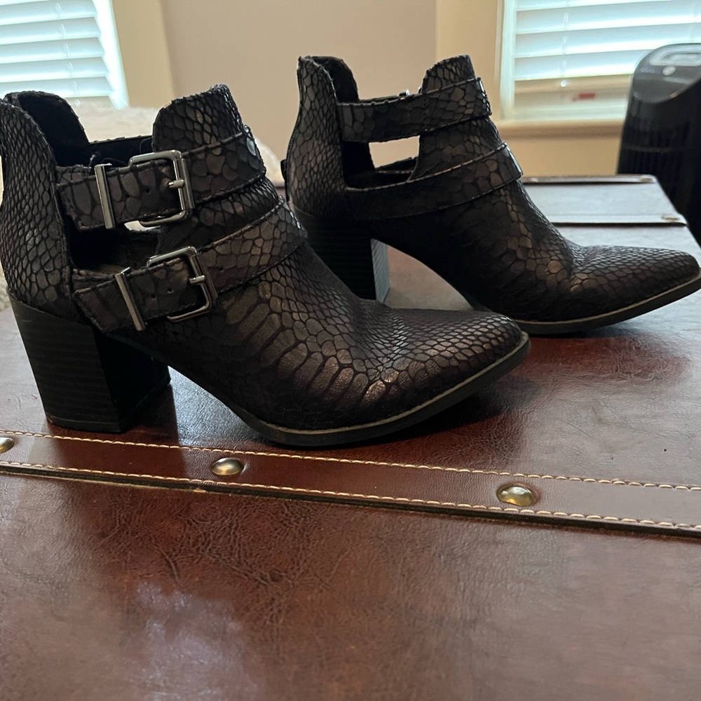 Black snake skin boot